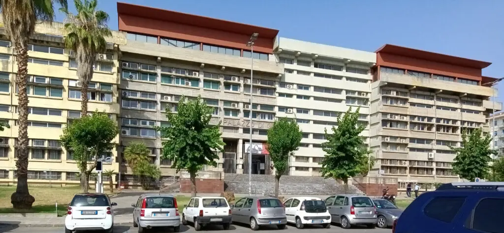 Estorsione e stalking nel Savuto, assolto ambulante marocchino