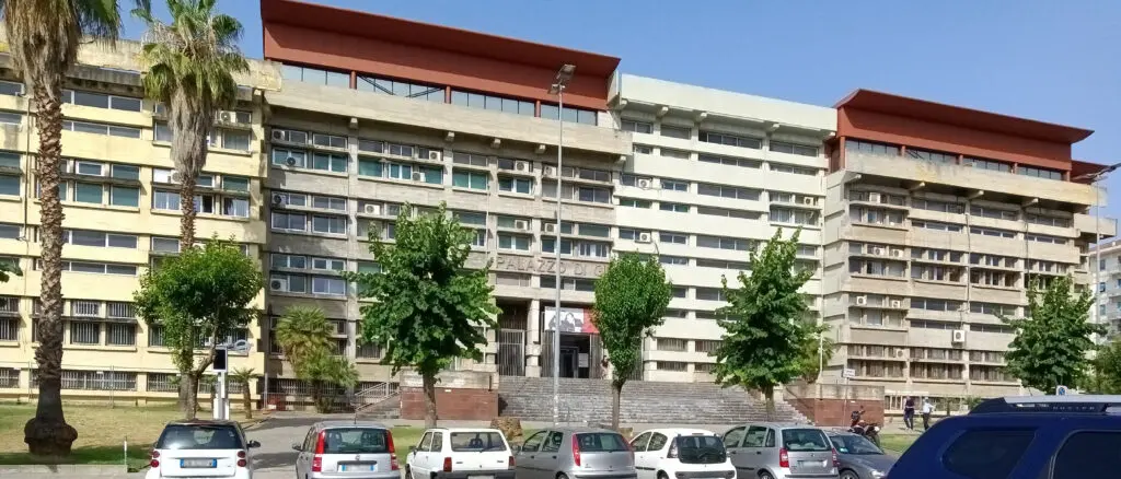 Estorsione e stalking nel Savuto, assolto ambulante marocchino