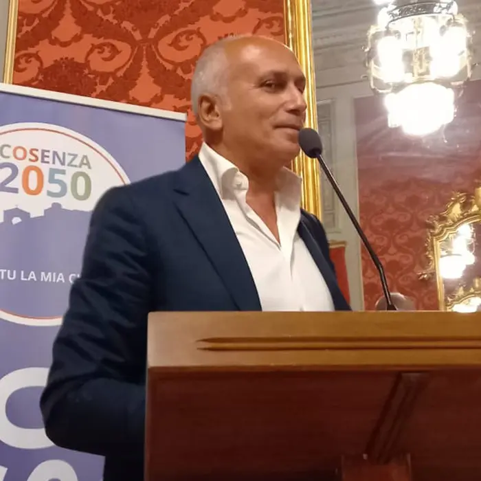 Tour de Franz: Caruso percorrerà in bici tutti i quartieri della città