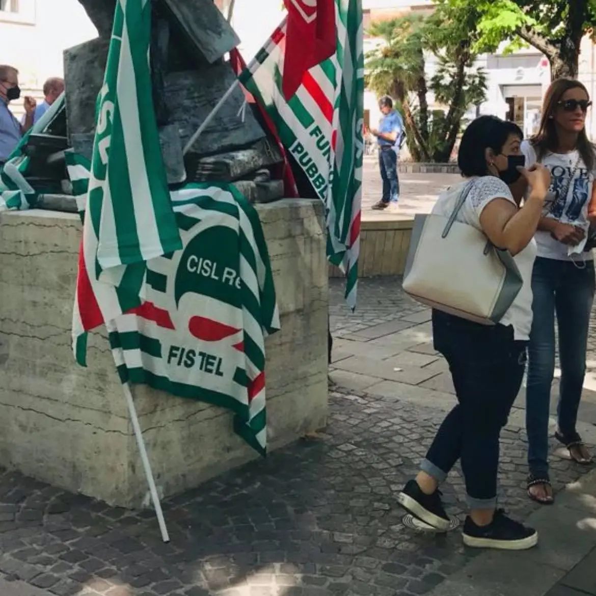 Rende, lavoratori Almaviva: «Il nostro futuro è seriamente a rischio»