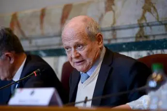 Covid Italia, Treu: \"Resistenze assurde in lotta a pandemia\"