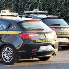 Camorra, bloccati finanziamenti Covid: blitz a Firenze