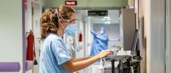 Covid oggi Italia, Rt scende a 0,92: cala anche l'incidenza