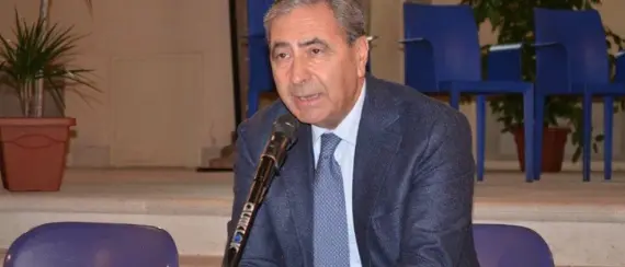 San Lucido, terremoto politico: cade l'amministrazione De Tommaso