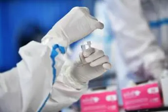 Covid, Brusaferro: \"Vaccino protegge, il tampone no\"