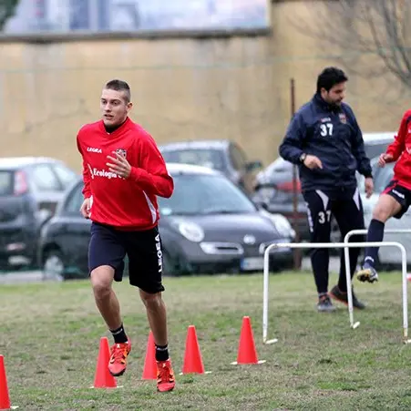 Per il Cosenza allenamento nel pantano del Sanvitino