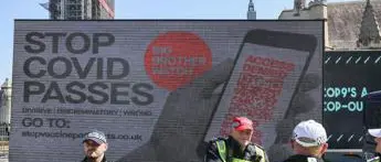 Covid Gb, Londra ci ripensa: no al Green pass