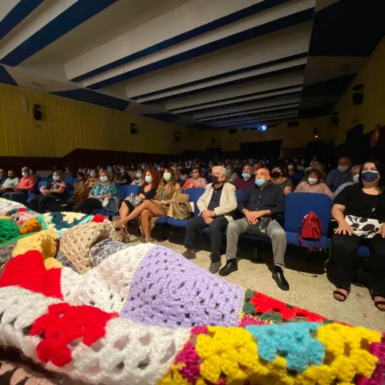 Successo per la prima cinematografica de “La sciarpa della pace”