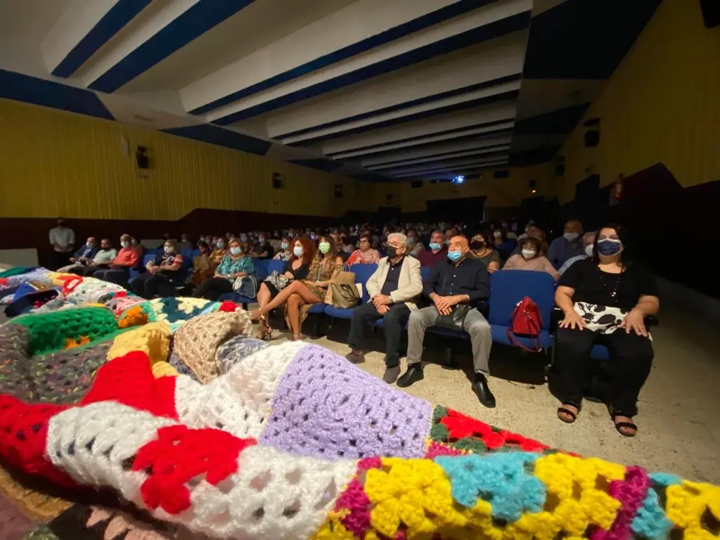 Successo per la prima cinematografica de “La sciarpa della pace”