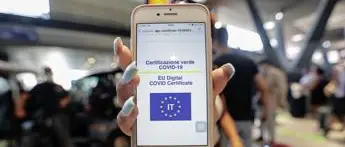 Green pass, Pregliasco: \"Marcia indietro Gb è rischio\"