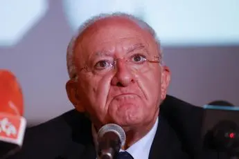 Green Pass Italia, De Luca: \"Lega e FdI irresponsabili e stupidi\"