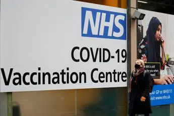 Vaccino Covid Gb, via libera per 12-15enni: per loro una dose