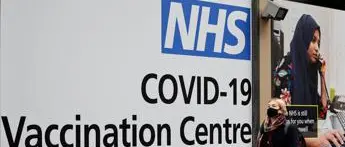 Vaccino Covid Gb, via libera per 12-15enni: per loro una dose