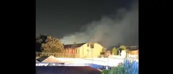 Roma, incendio ex fabbrica Penicillina a San Basilio - Video