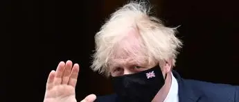 Covid oggi Gran Bretagna, Johnson: \"Green pass rimane un'opzione\"