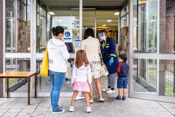 Scuola, Oms: \"Mantenere mascherina e distanziamento\"