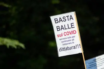 Covid, in chat no vax dati pm che vuole chiudere canali Telegram