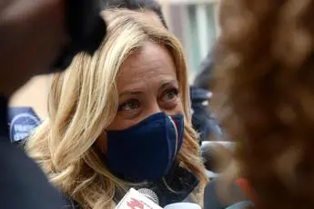 Covid, Meloni: \"No a obbligo, questi vaccini hanno autorizzazione condizionata\"