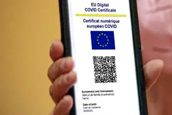 Green pass obbligatorio lavoratori pubblici e privati, le sanzioni