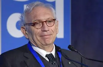 Scuola, Bianchi: \"Via mascherine se tutti vaccinati? Idea è di Draghi\"