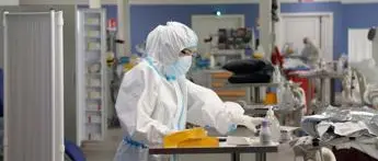 Covid oggi Italia, Gimbe: \"In ospedale quasi esclusivamente non vaccinati\"