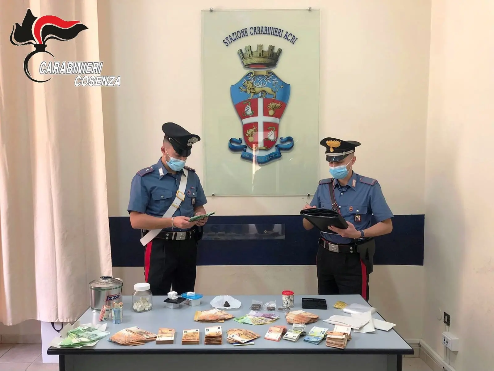Acri, insegnante sorpreso con droga in casa. Arrestato dai Carabinieri