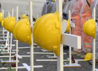 Napoli, operaio cade da impalcatura e muore: lavorava in nero