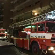 Incendio in appartamento a Roma, morta una donna