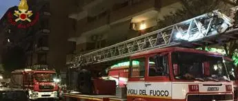 Incendio in appartamento a Roma, morta una donna