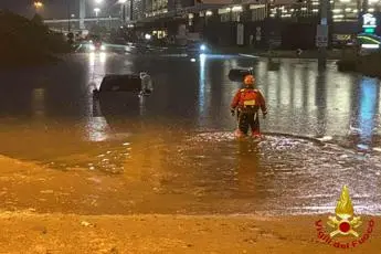 Maltempo a Malpensa, automobilisti bloccati dall'acqua
