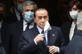 Berlusconi, summit Ppe in forse: \"Medici sconsigliano presenza\"