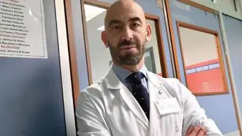 Bassetti: \"Buone chance non vaccinati infettati entro 2 anni\"