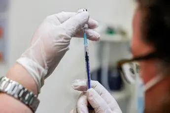 Vaccino covid 5-11 anni, Galli: \"Sì per ridurre diffusione\"