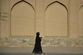 Afghanistan, portavoce talebani: \"Le donne? Uguali ma devono essere protette\"