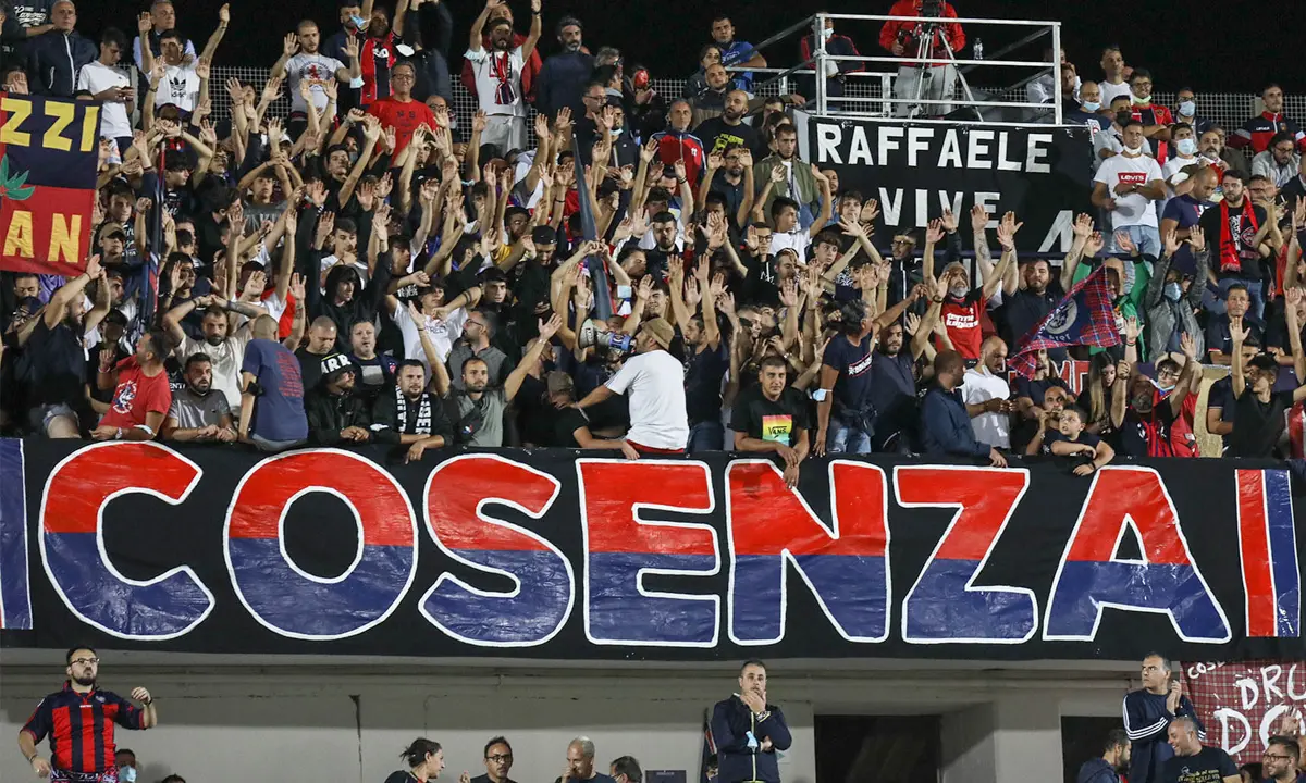 Cosenza-Bari, pienone al \"Marulla\": settore ospite quasi sold out