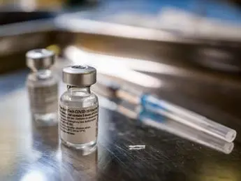 Terza dose, da Fda ok a richiamo vaccino Pfizer per over 65 e fragili