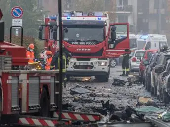 Aereo caduto a Milano, due inchieste: si lavora su video e scatola nera