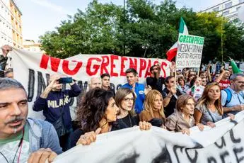 No green pass, protesta a Milano: 8 fermati