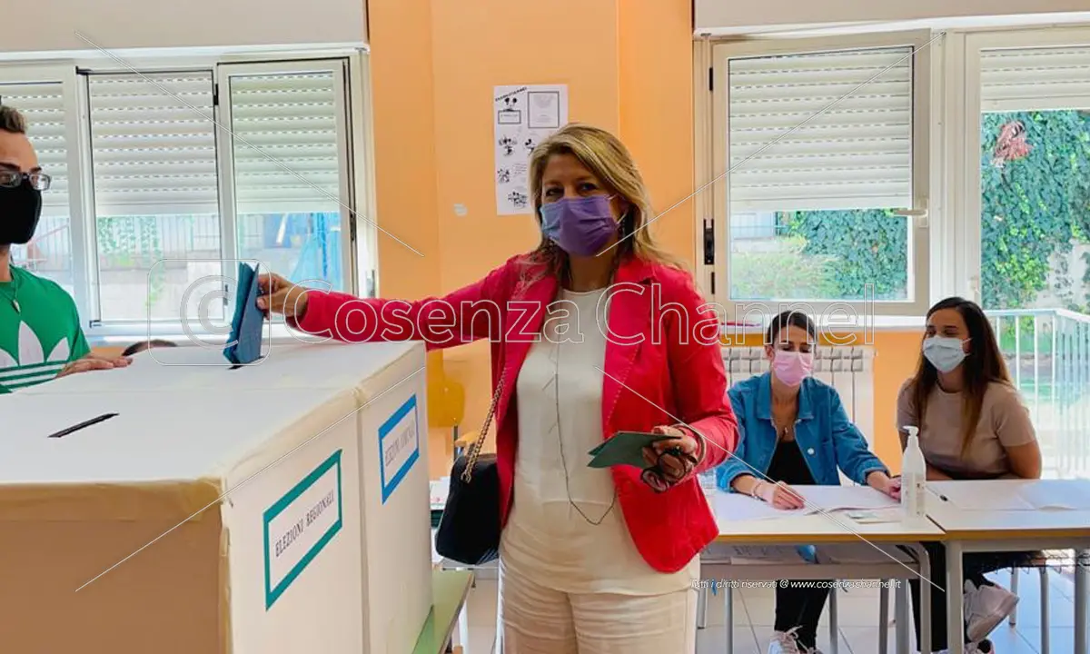 Bianca Rende: \"Siamo al fianco di Franz per sconfiggere la destra\"