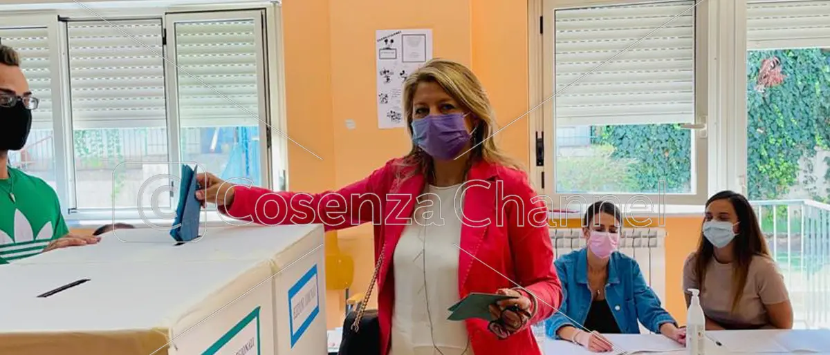 Bianca Rende: \"Siamo al fianco di Franz per sconfiggere la destra\"