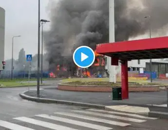Milano, aereo caduto: \"Si è schiantato\" - Video