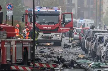 Aereo caduto a Milano, testimone: \"Sembrava una bomba\"