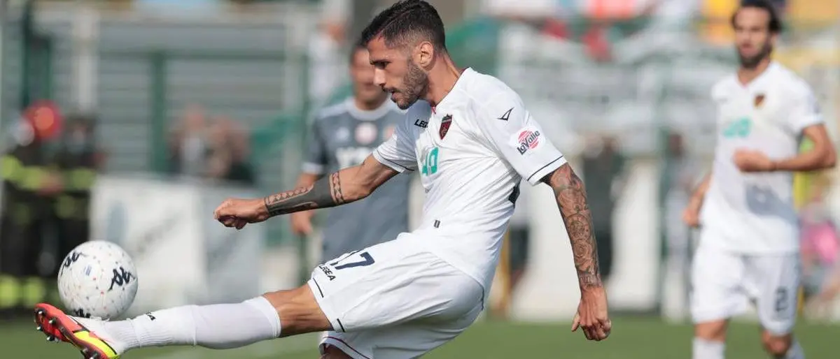 Pirrello o Venturi. Chi a completare la retroguardia del Cosenza?