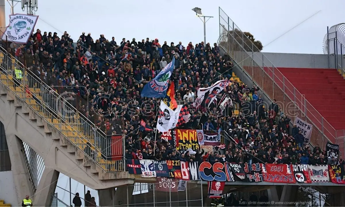 Parma-Cosenza, marea rossoblù nel settore ospiti. Superata quota mille