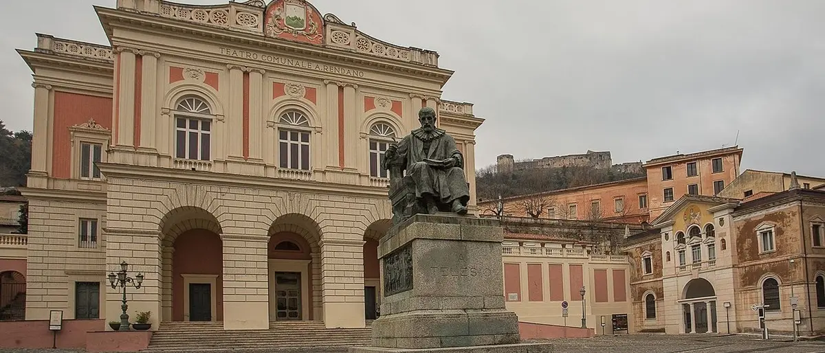 Al Rendano di Cosenza in scena \"Hic et Nunc\". Tra gli attori anche alcuni detenuti