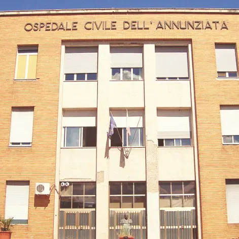Medico morì in Ginecologia a Cosenza, chiesto il processo per i cinque indagati