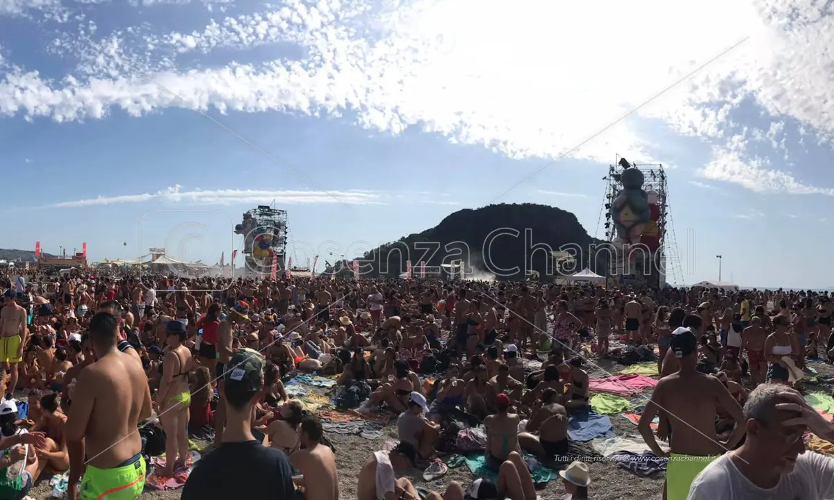 Il Jova Beach Party torna in Calabria, ma non a Praia a Mare
