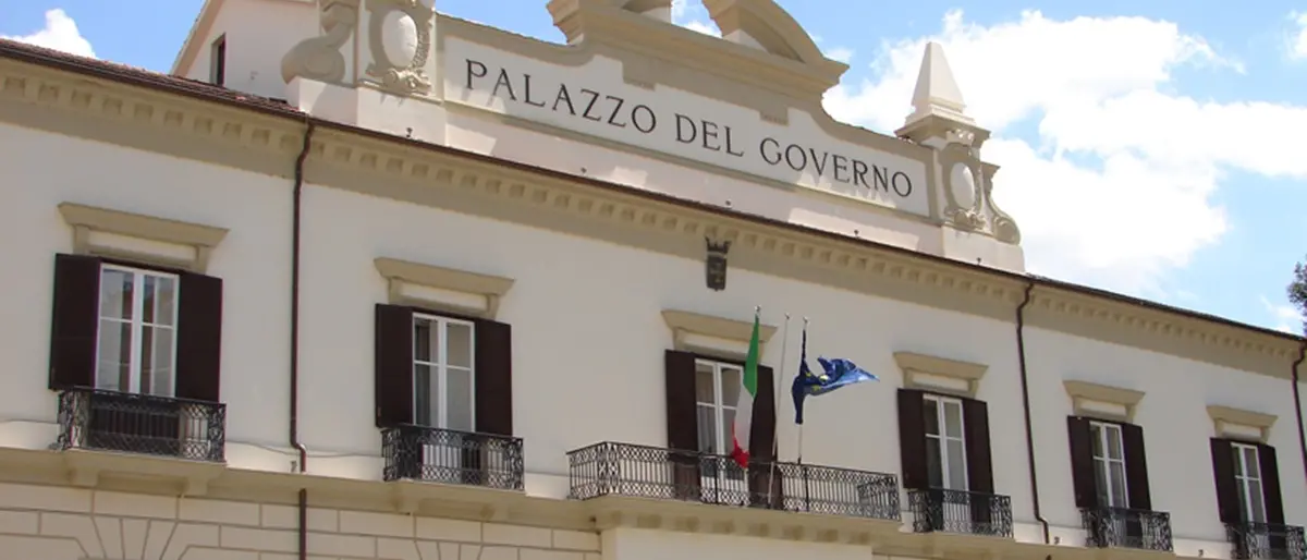 Provincia di Cosenza, lavoratori senza salario accessorio: possibile sospensione dei servizi