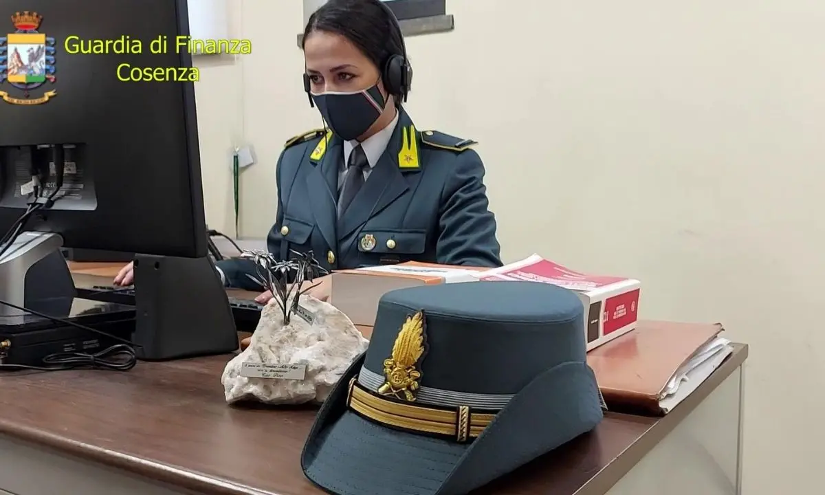 Cosenza, blitz della Finanza: arrestate 7 persone per usura e droga - VIDEO