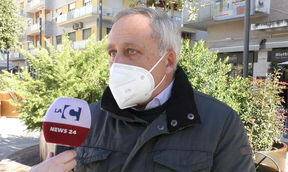 Covid, Caruso: «Quarta dose? Adattare i vaccini alla variante Omicron»